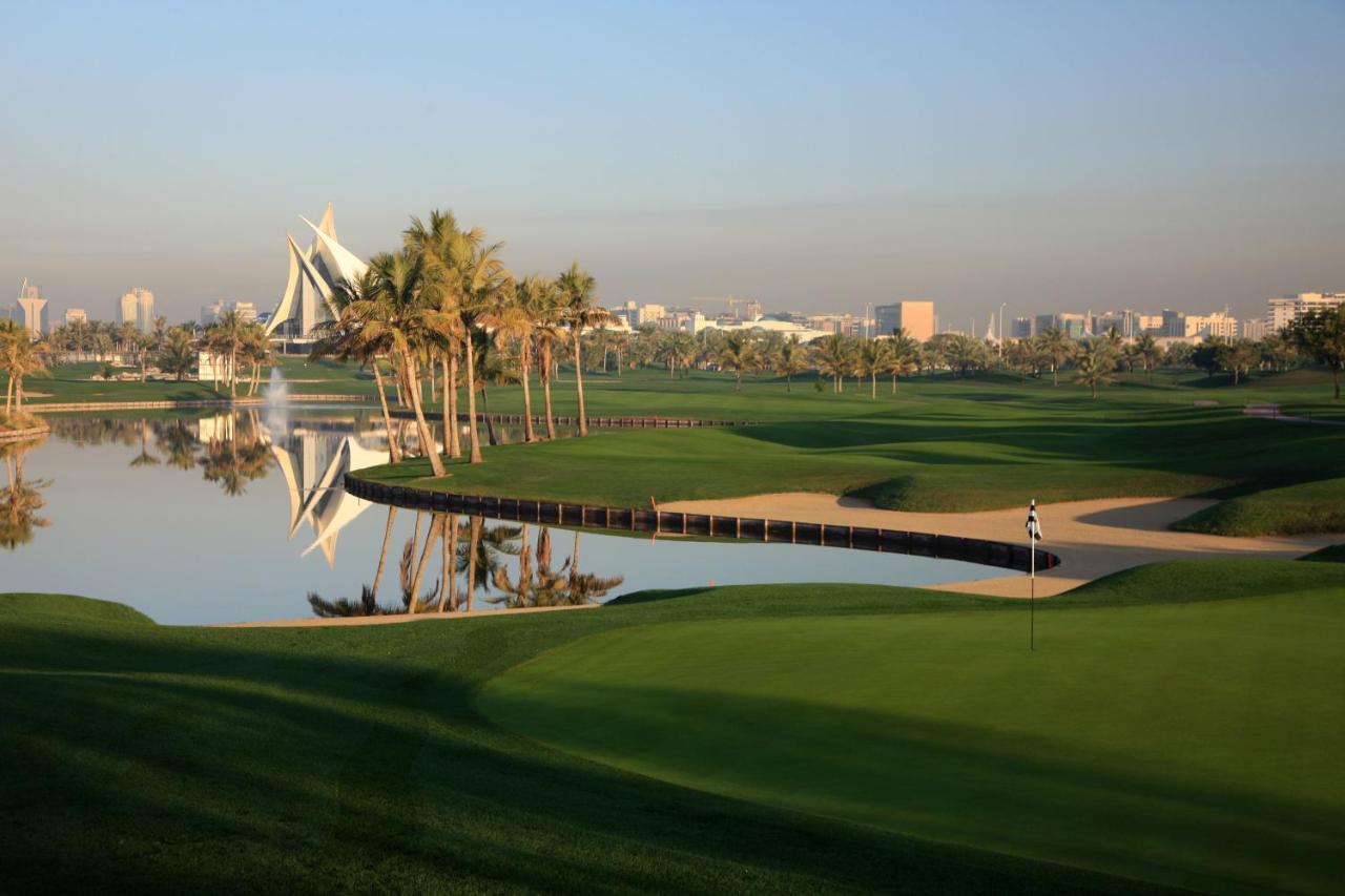 Hotel Park Hyatt Dubai Esterno foto The 14th hole at Jumeirah Golf Club