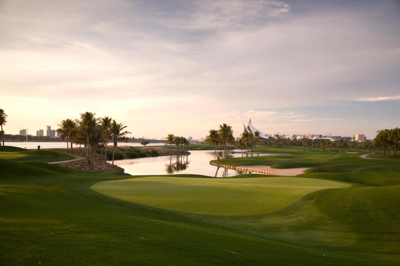 Hotel Park Hyatt Dubai Esterno foto Golf course at Jumeirah Islands