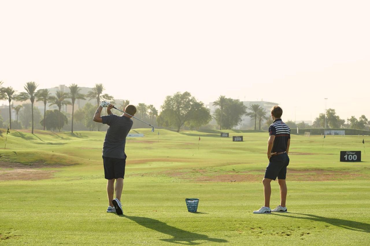 Hotel Park Hyatt Dubai Esterno foto Golfers at the 10th tee