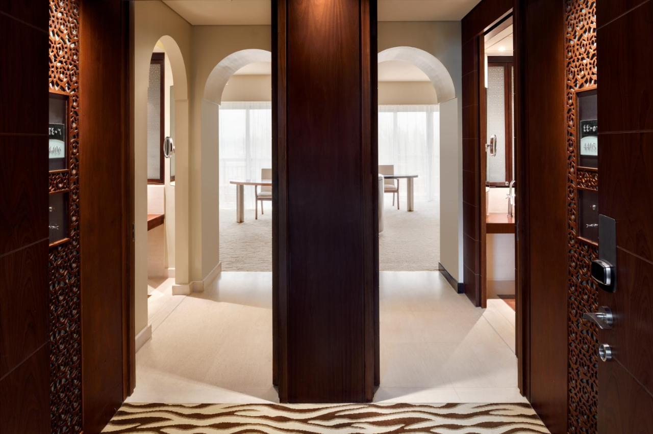 Hotel Park Hyatt Dubai Esterno foto A suite at the Jumeirah Emirates Towers Hotel