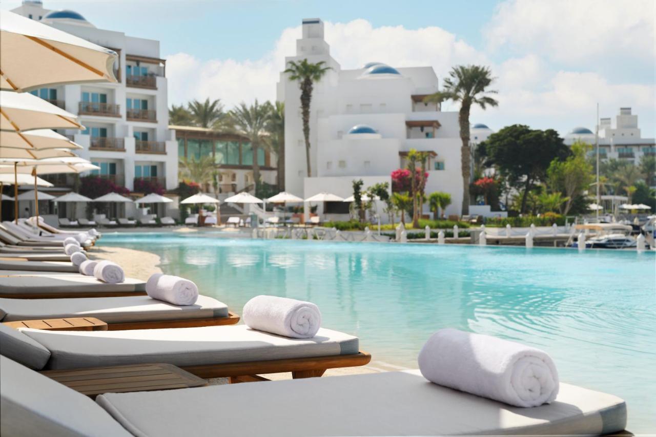 Hotel Park Hyatt Dubai Esterno foto The swimming pool at the hotel